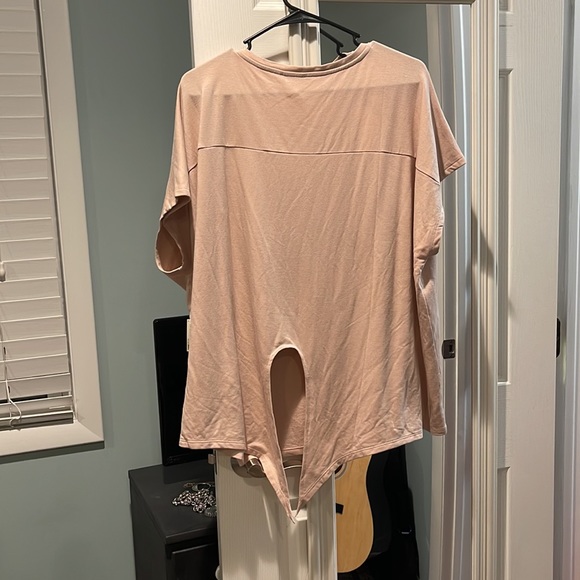 Amazon Brand Daily Ritual Women’s Supersoft Terry Dolman Short-Sleeve Tie-Back - Picture 2 of 6